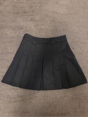 High-Waisted Grey Pleated Mini Skirt